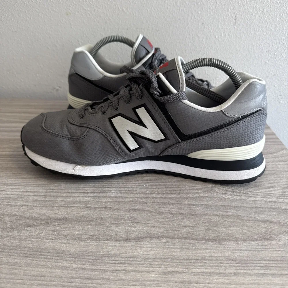 New Balance 574 Men's Sz 9 Grey Athletic Lace Up Shoes Sneakers Castlerock
